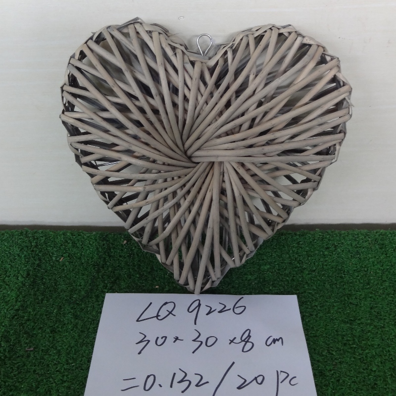 Decorazione in vimini a forma di cuore per il festival
